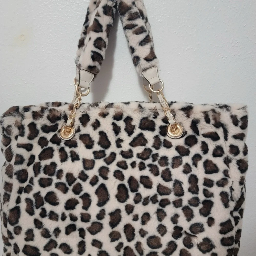 Juicy Couture Viral hard to find Snow Leopard Faux Fur Tote with Gold Emblem - Picture 2 of 5